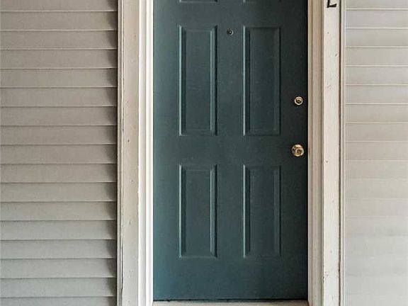 2nd image of 1231 Creve Coeur Crossing Ln APT E