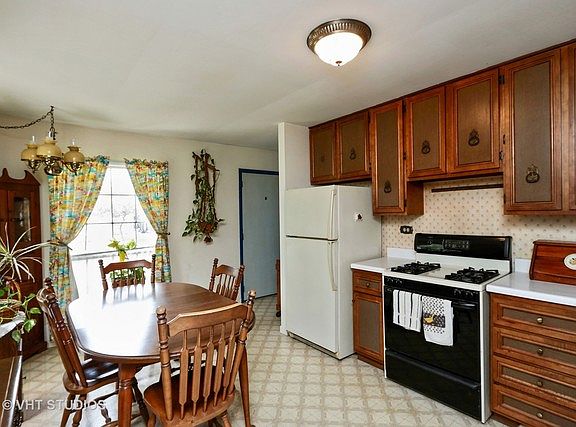3rd image of 1411 Barberry Ln