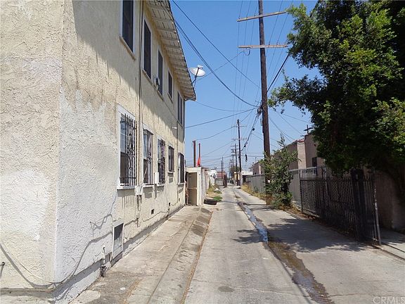 2nd image of 953 W 80th St