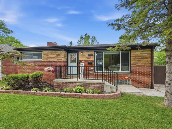 22245 Raymond St, Saint Clair Shores, MI 48082