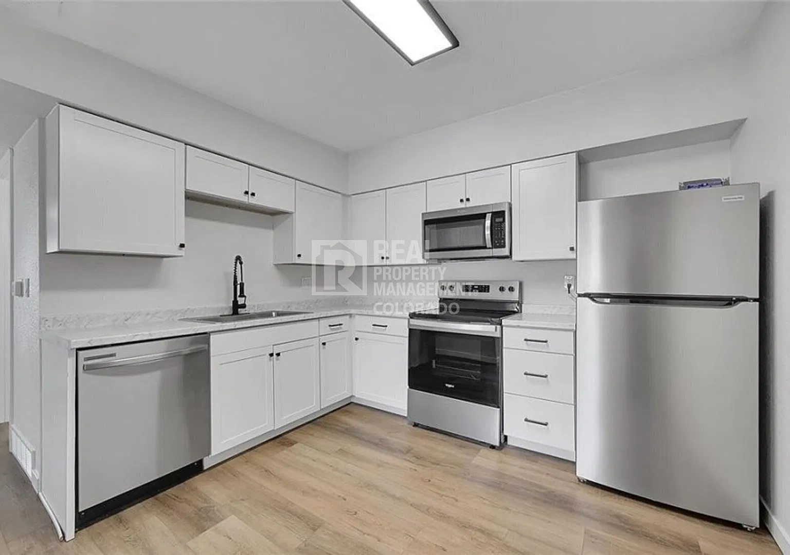 Beautifully Remodeled 1 Bedroom Near Downtown Colorado Springs! — Photo 3