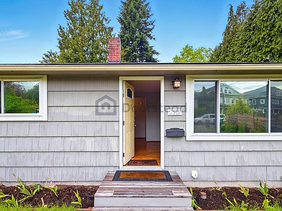 4th image of 2512 NE 82nd St