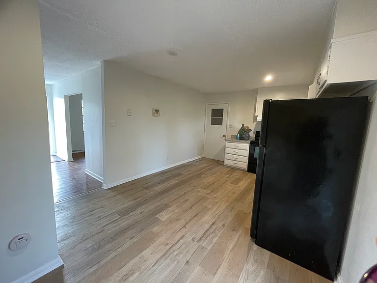 600 Eastbrook Dr NW — Photo 3