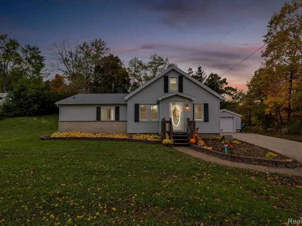 16068 Fish Lake Rd, Holly, MI 48442