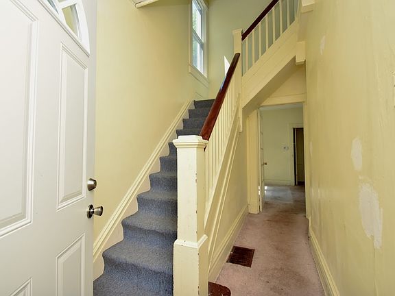 4th image of 2711 N Dechman Ave