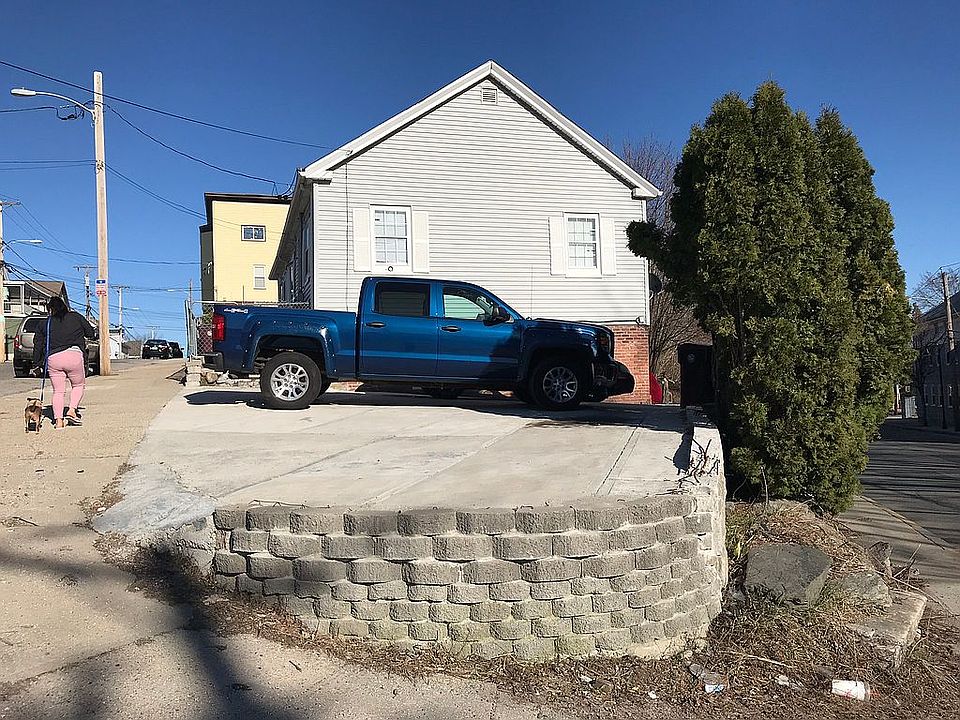 2nd image of 302 High St