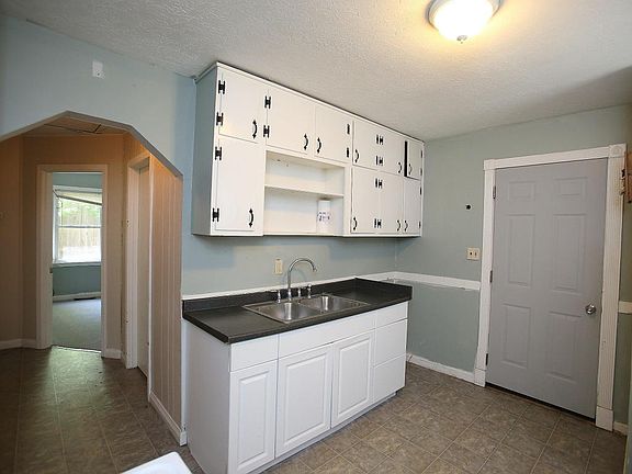 5th image of 11006 Dezern Ave