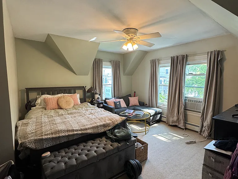 318 N Harvard St — Photo 12