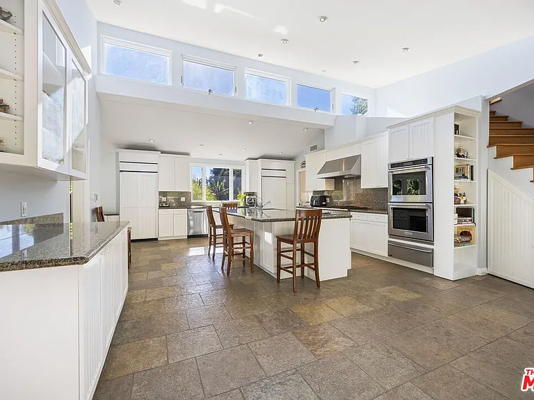 11215 W Sunset Blvd — Photo 25