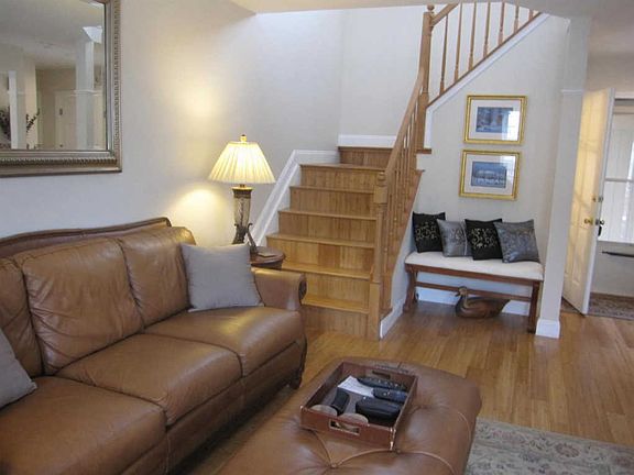 4th image of 3122 Village Cir
