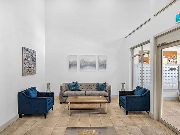 4th image of 2436 Kelly Ave #412