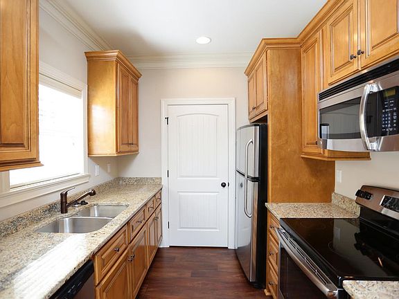 3rd image of 1001 Chaney Cir