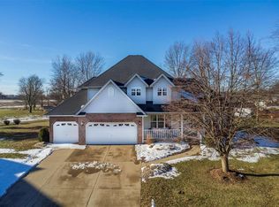 330 Regency Ct, Highland, IL 62249