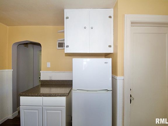 5th image of 1002 W Walkup Ave