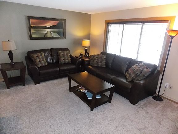 Spacious living rm