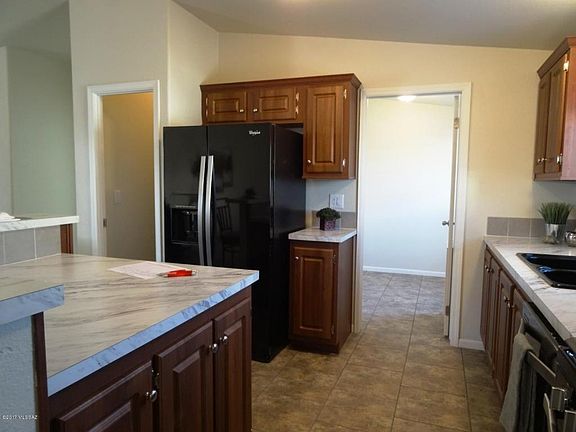 4th image of 3833 N Fairview Ave Unit 28