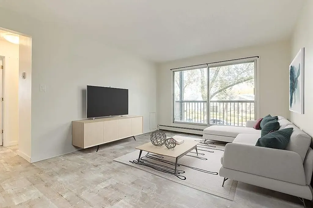 Evergreen Apartments — Photo 2