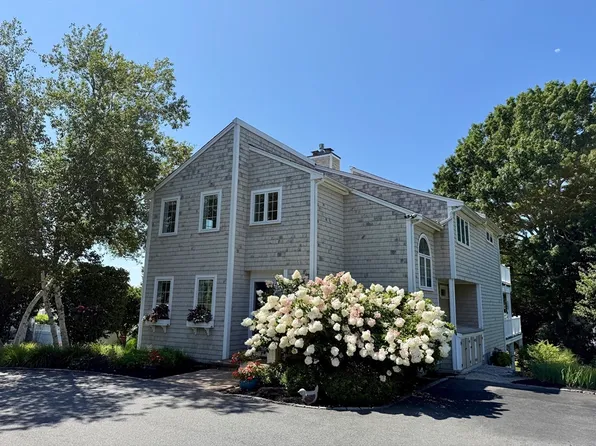 48 Wilson St, Dartmouth, MA 02748