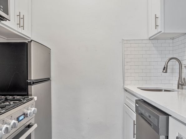205 W 54th St APT 10A