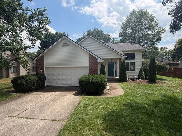 2075 Broadmoor Ln, Columbus, IN 47203
