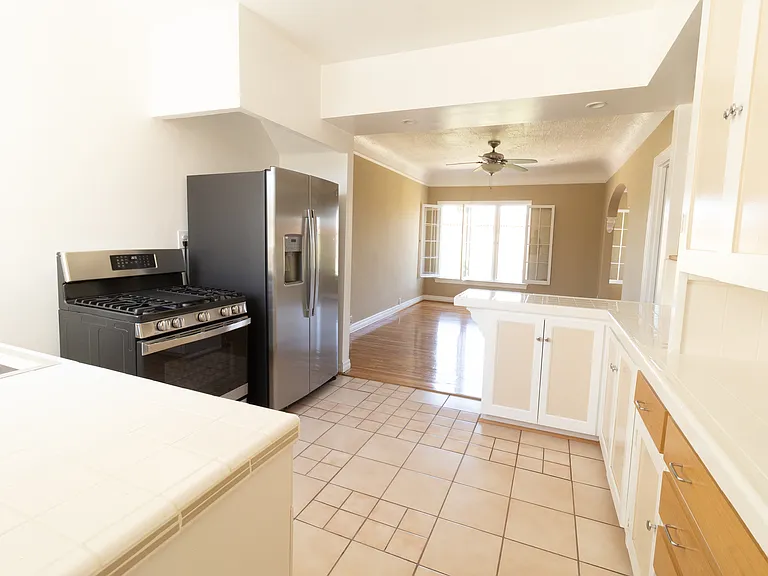 1105 S Cloverdale Ave — Photo 11