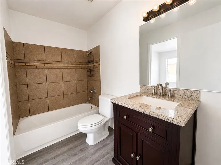 8582 Tamarind Ave #D — Photo 17