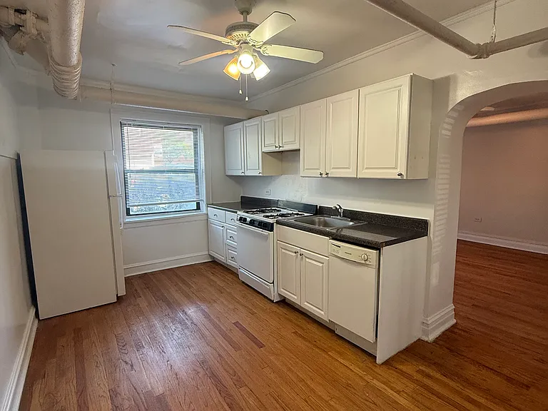 2415 W Sunnyside Ave — Photo 3