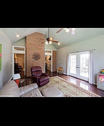 3rd image of 3158 Glenbrooke Dr