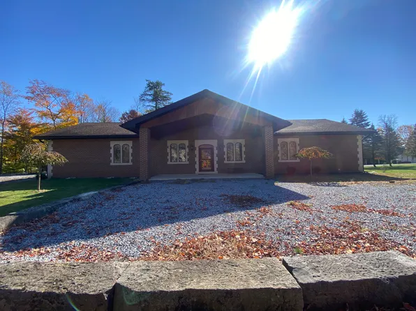 2061 Green Glen Dr, Du Bois, PA 15801