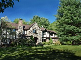 2121 Glenbrook Dr, Stroudsburg, PA