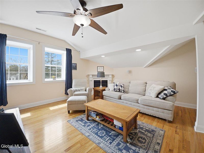 4th image of 1110 Western Avenue #10