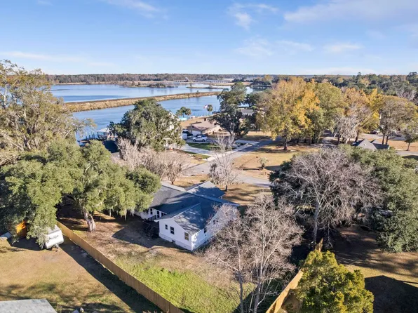 1822 Mallard Cir, Moncks Corner, SC 29461