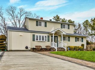 3 Sheppard Ct, Brentwood, NY 11717