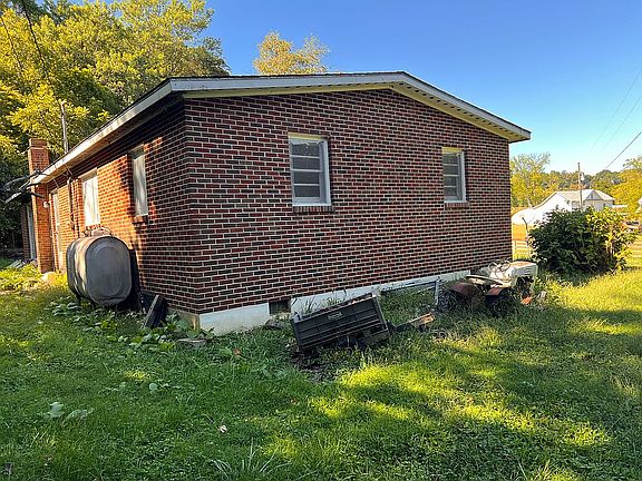 3rd image of 151 Mountaineer Ln
