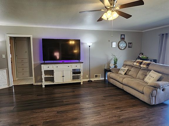 3rd image of 1212 Burlington Blvd.
