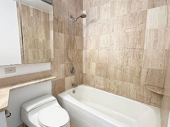 5th image of 1 Irving Pl APT U15f