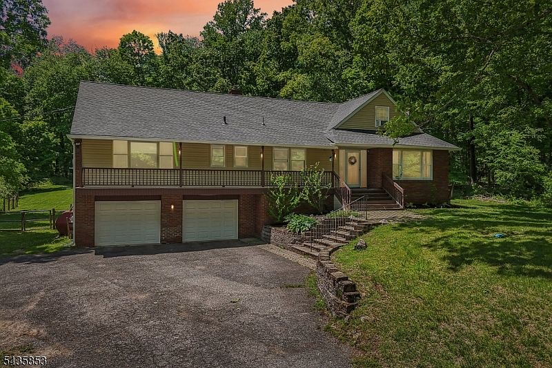 1st image of 26 Huntsville Rd