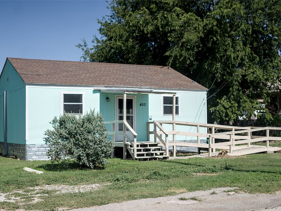 1st image of 403 S Live Oak St