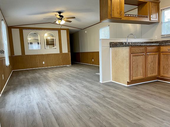 3rd image of 39 Abby Ln