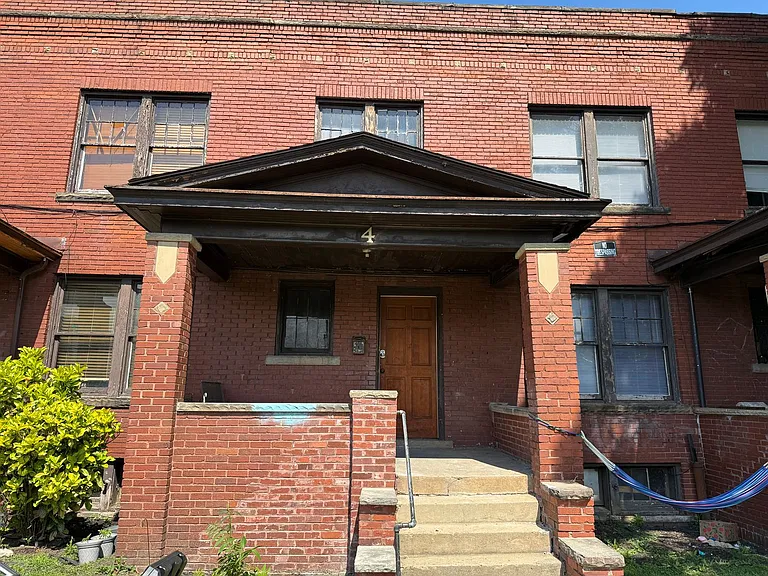 1422 Lewis St — Photo 2