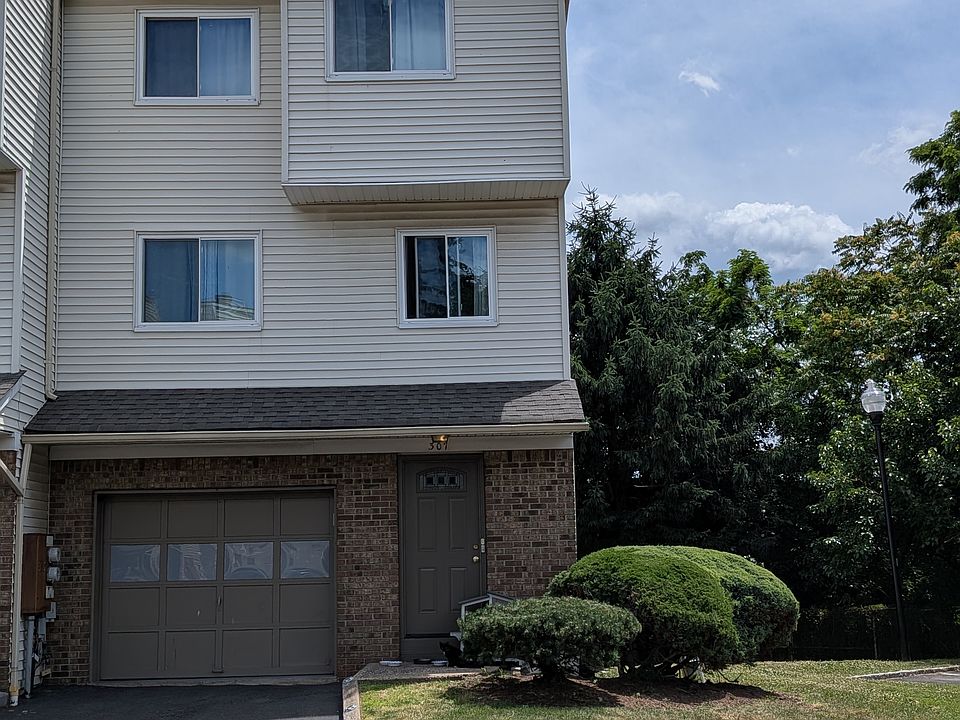 1st image of 307 Orchard Meadows Dr