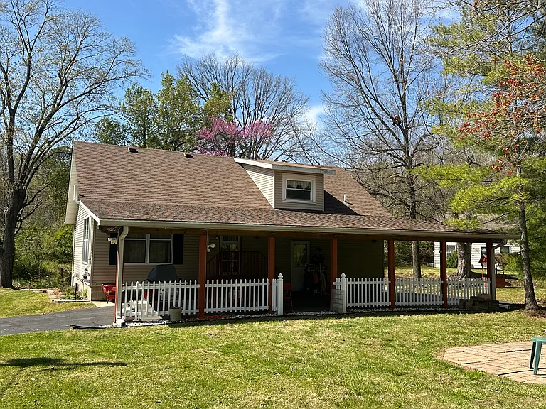 2320 Llewellyn Rd — Photo 2