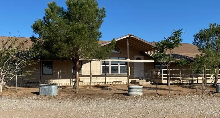 276 Artesia Ave — Photo 5