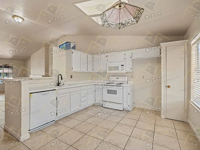 3524 Hallsboro Ct — Photo 9