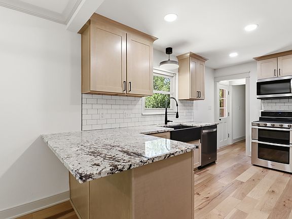 4th image of 7703 Clarendon Rd