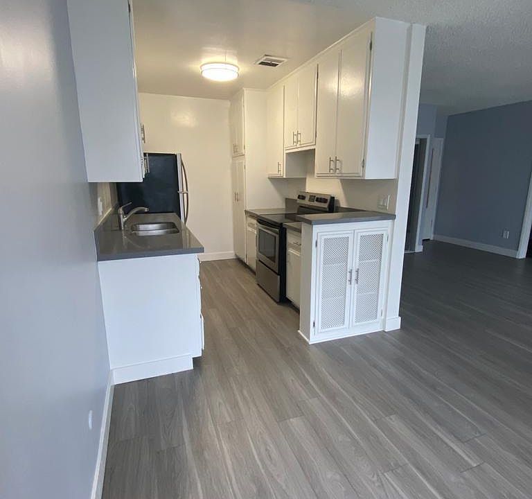 1st image of 8011 Romaine St APT 110