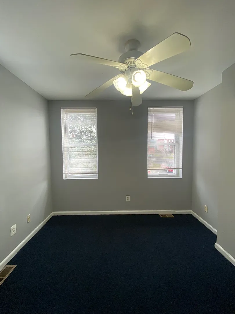 Dundalk - 3 bedrooms and 2.5 baths Available! — Photo 4