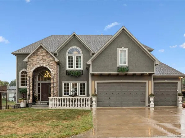 2841 SW Carlton Dr, Lees Summit, MO 64082