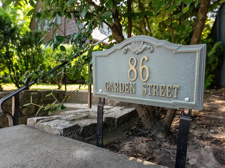 86 Garden St #86 — Photo 1