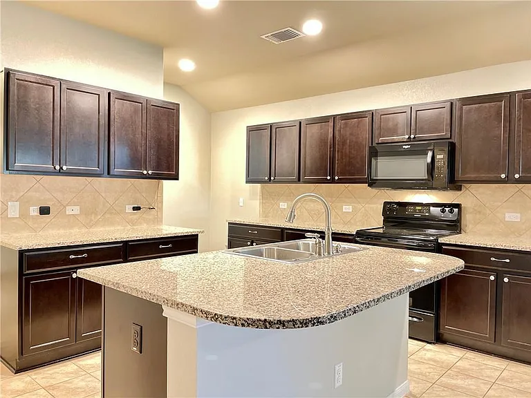 115 Leona River Trl — Photo 8